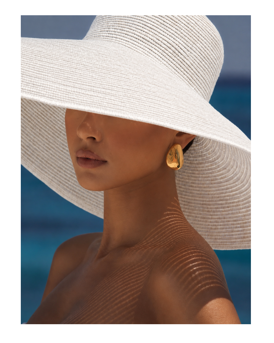 Luna Organic Gold Stud Earrings – Sculptural Statement Earrings